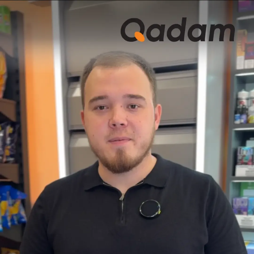 Qadam do‘koni xodimi savdo zalida